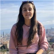 Soy una persona alegre,con ganas de enseñar este deporte que tanto me ha dado a mi. Española nativa. He sido futbolista semi profesional